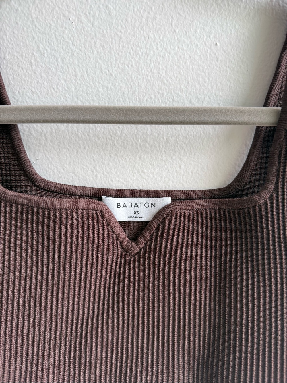 Babaton Ribbed sculpt knit Square-Neck Crop Top - Dark Brown - Picture 3 of 3